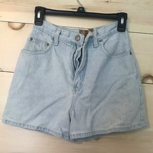 Vintage high waisted light wash denim shorts